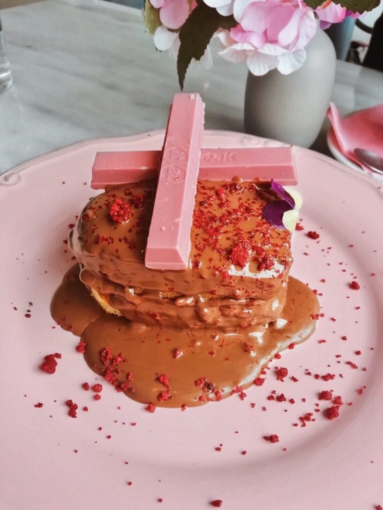 ellyz-chocolate-pancakes-pink-heart